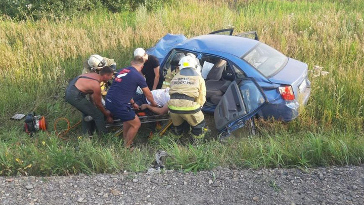 Четыре человека погибли под Красноярском в аварии с тремя автомобилями