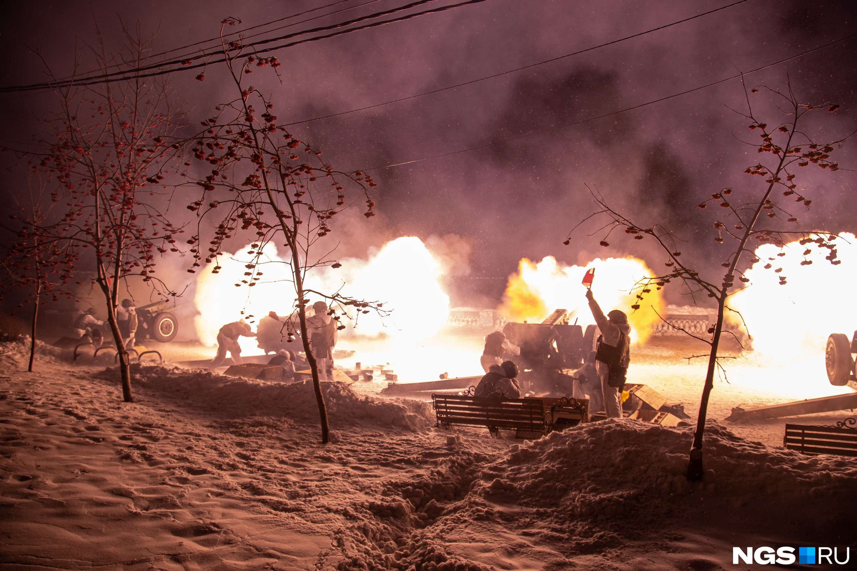 Вечер 23 11 23. Небо войны. Петарды военные. Первый день войны. Небо в 20 вечера.