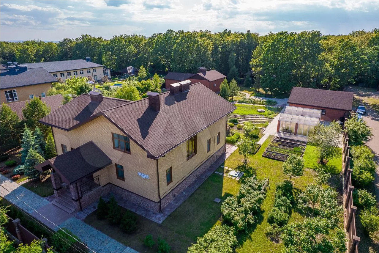 Дом Хамадеева сейчас продают на «Авито» за 55 миллионов рублей