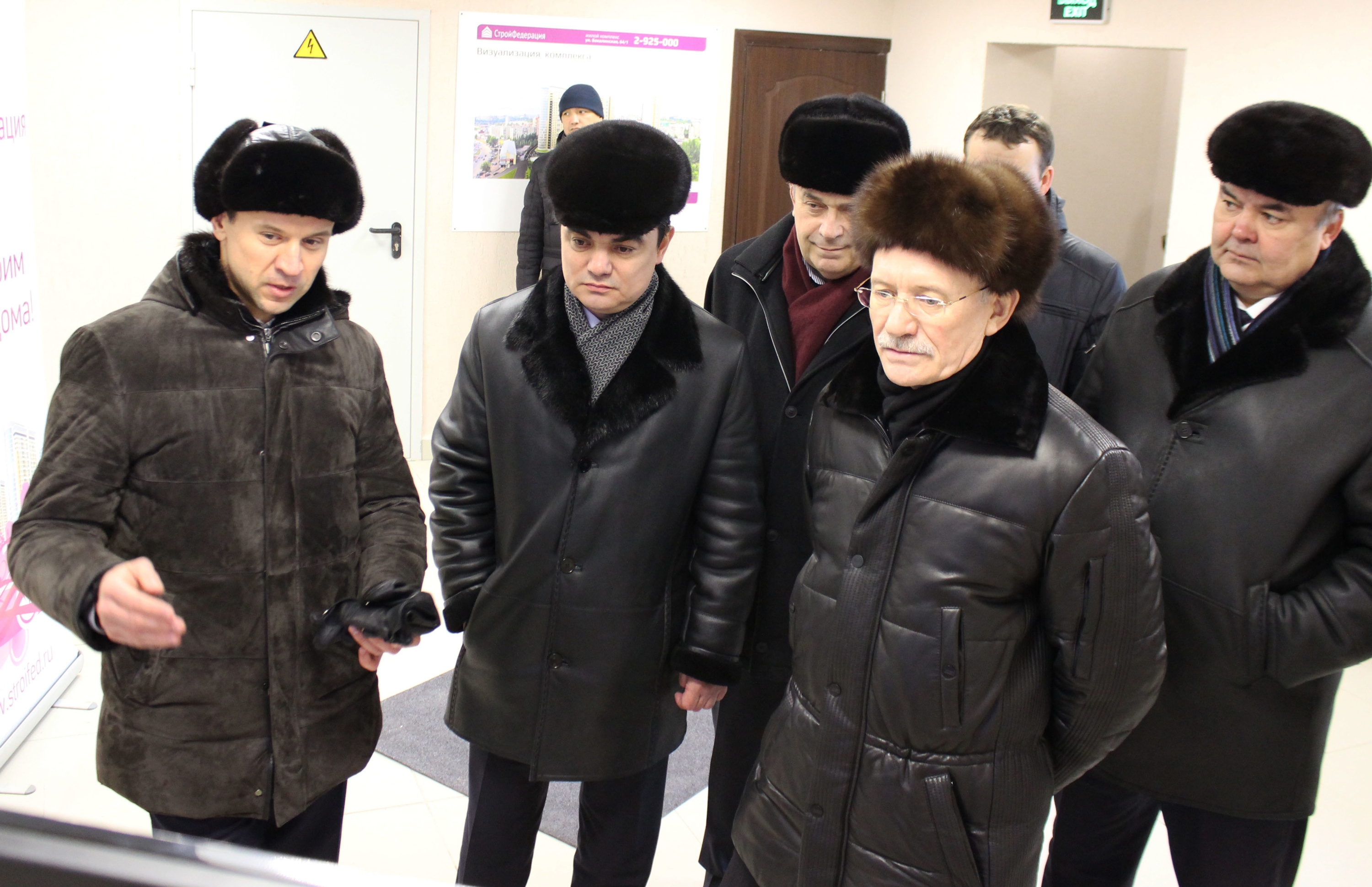 На переднем плане слева направо: Вадим Гатауллин, мэр Уфы Ирек Ялалов и Рустэм Хамитов в 2014 году