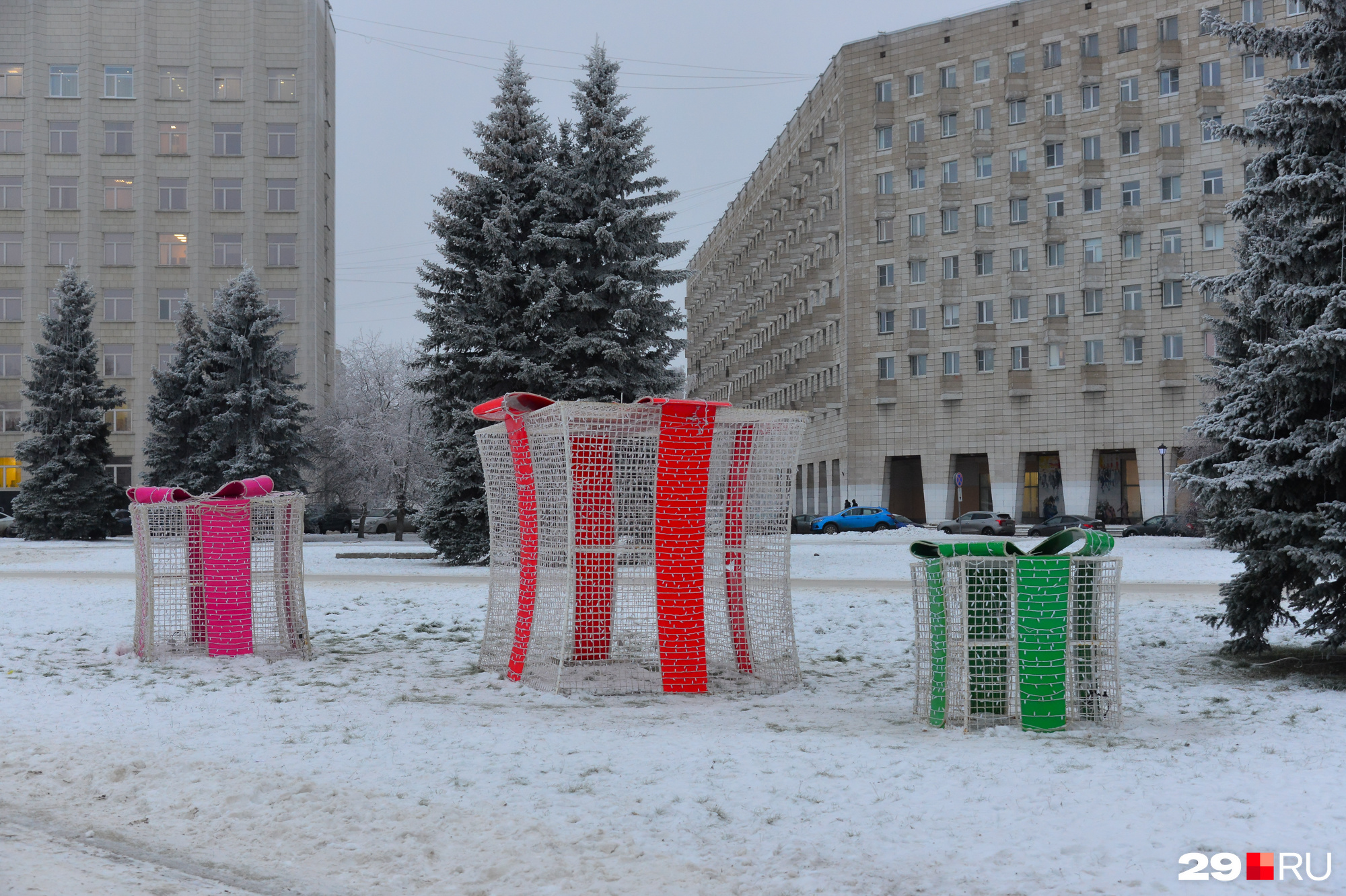 Подарки уже были на площади в предыдущие годы Подарки уже были на площади в предыдущие годы