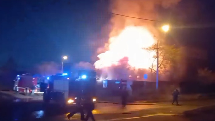 Пожар полностью уничтожил заброшенный дом у ЗабГУ