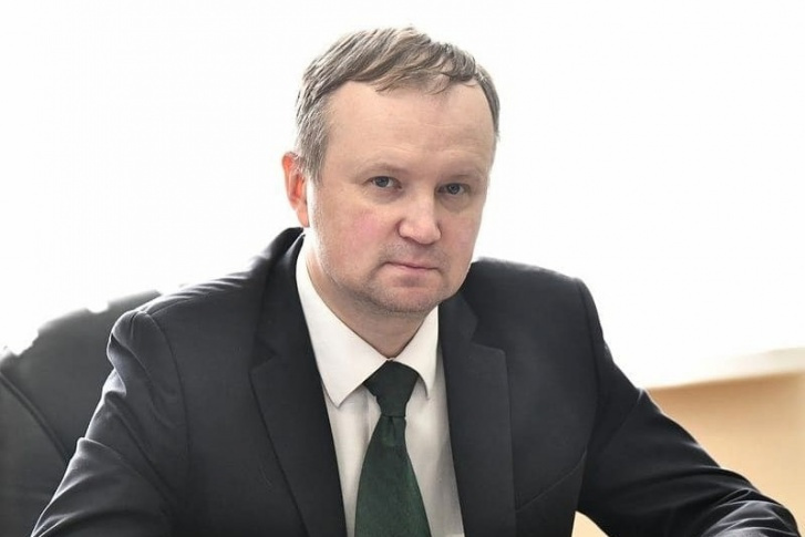 Гаврилов сейчас работает заместителем мэра и подписывает основные постановления администрации