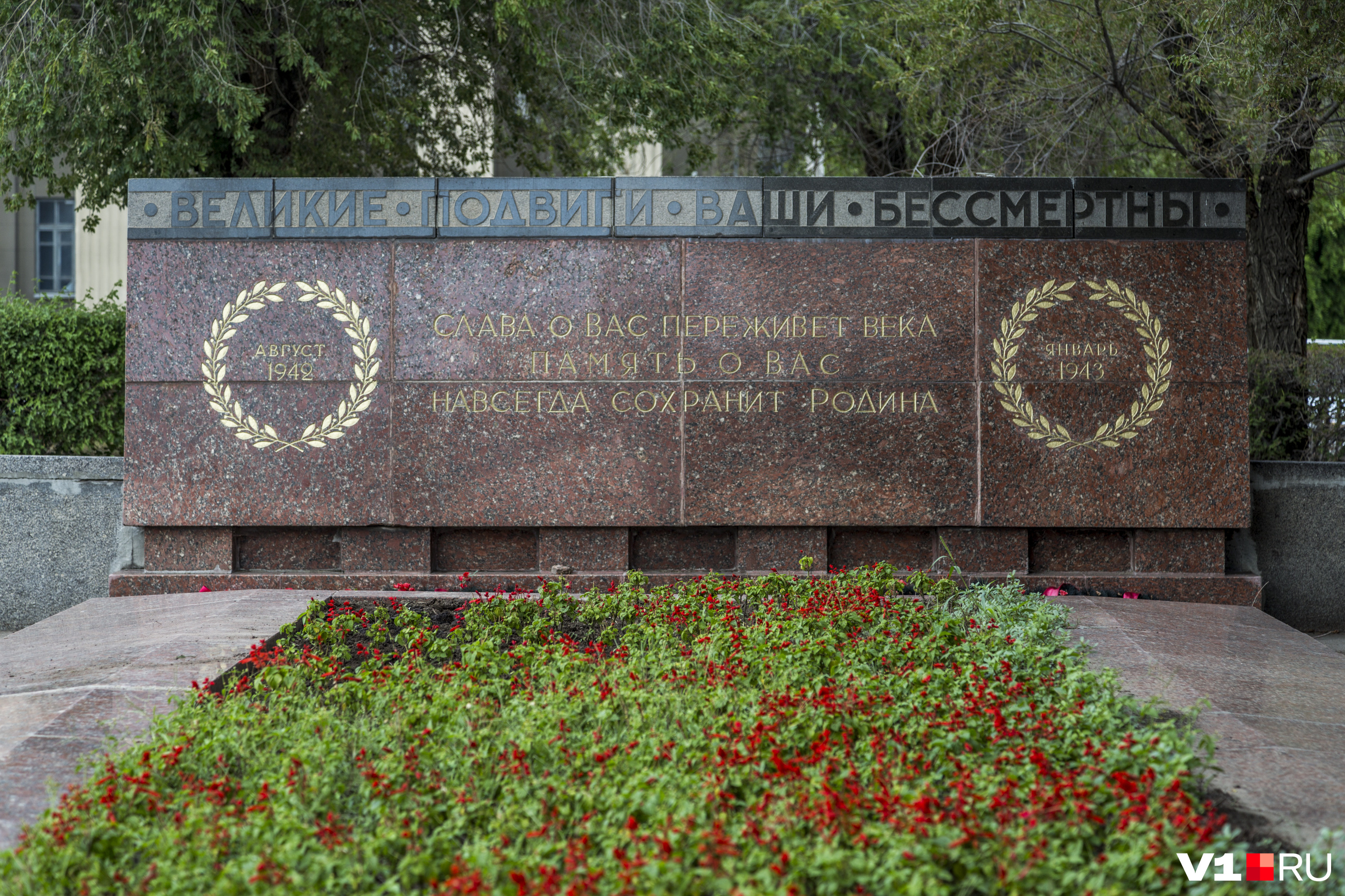 Гранитного памятника на площади Ленина больше нет Гранитного памятника на площади Ленина больше нет