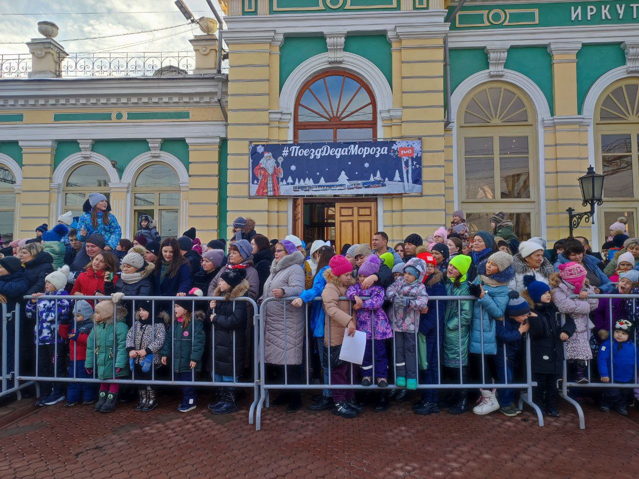 Москва 16 ноября. Поезд Деда Мороза 2022 Иркутск. 16 Ноября поезд дед Мороза Иркутск. Поезд Деда Мороза 2022 Ачинск. Дед Мороз Иркутск.