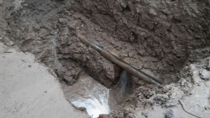 Перебои с водой терпят жители поселка в Забайкалье из-за череды порывов