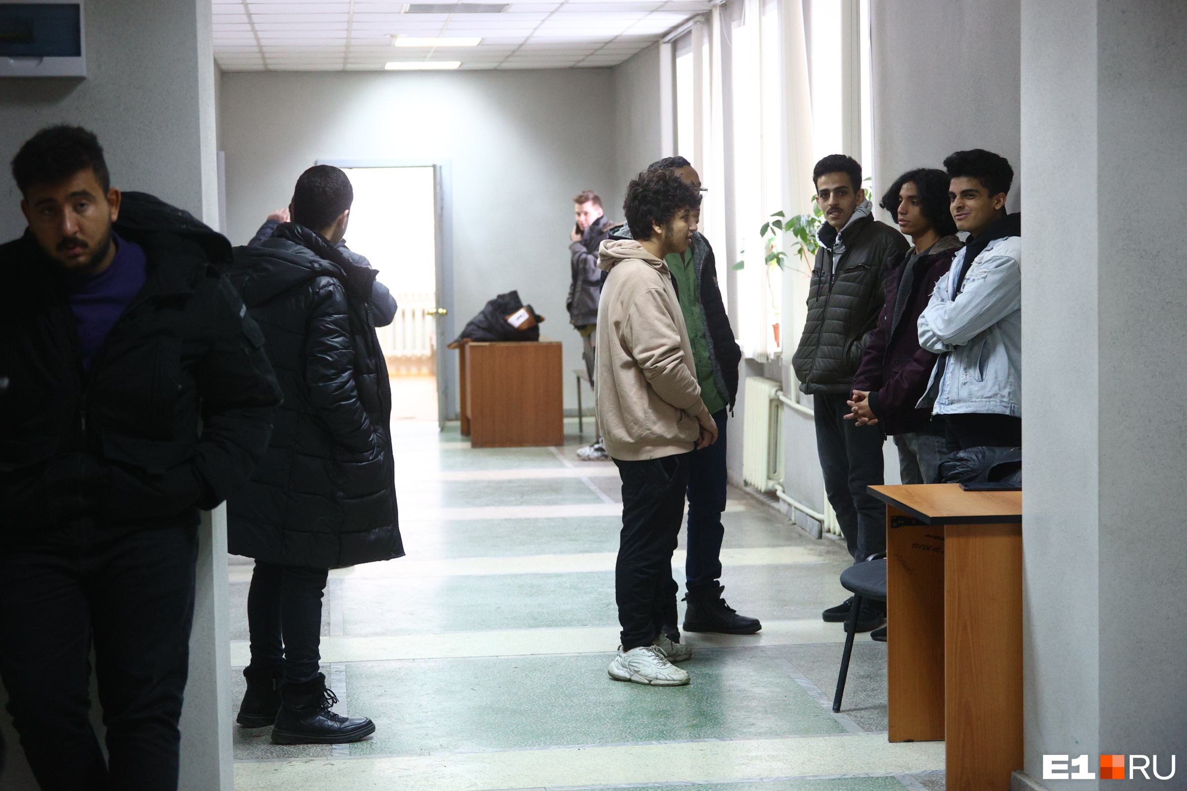 Всего в Ленинском районном суде собрались десять студентов — всех их обвиняли по статье «Мелкое хулиганство»
