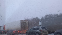 На трассе М-5 в Челябинской области образовались пробки из-за снегопада