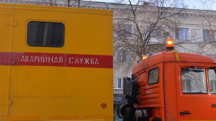 Коммунальную аварию на улице Байкальской в Иркутске устранили