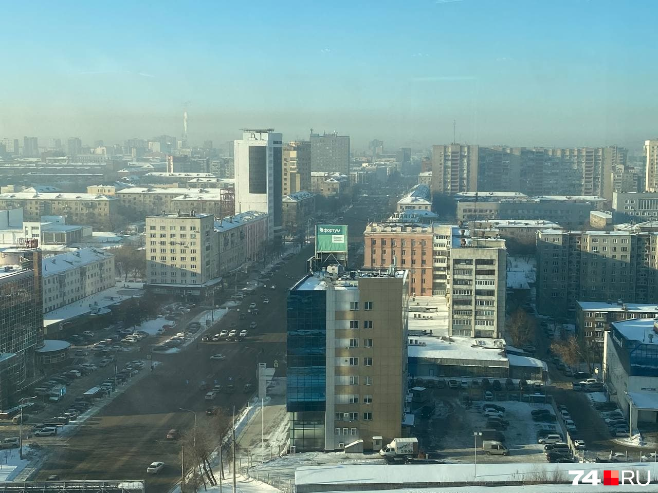 Вид на проспект Ленина. По сравнению с Металлургическим районом здесь относительно чистый воздух. В центре свою долю загрязнений дают автомобили