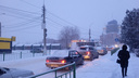 Застревают автобусы и даже скорые: поселок под Волгоградом оказался в снежной ловушке