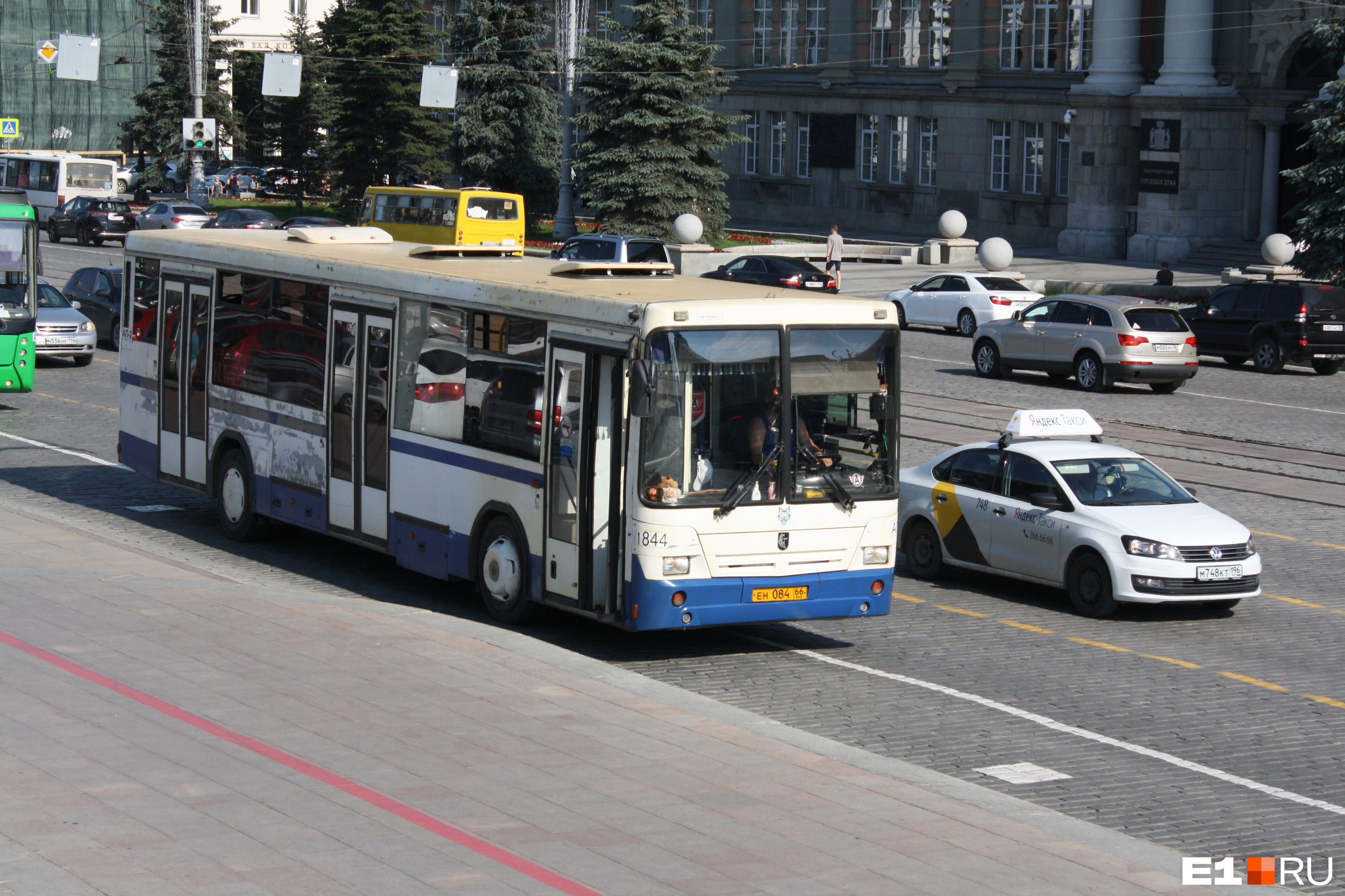 На время перекрытий автобусные маршруты пустят в объезд проспекта Ленина