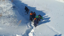 «Игрались и прыгали в снег»: под Новосибирском мальчик напоролся на арматуру в котловане — его отвезли в больницу