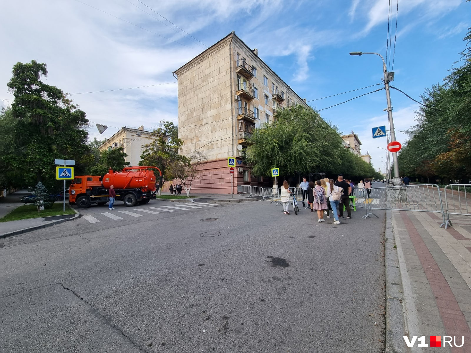 В центре города выставили ограждения, за которые не прорваться В центре города выставили ограждения, за которые не прорваться