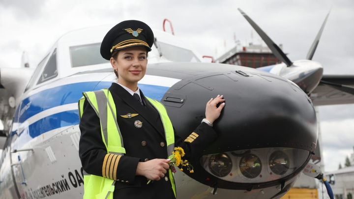 Девушка-пилот из Архангельска стала командиром самолета