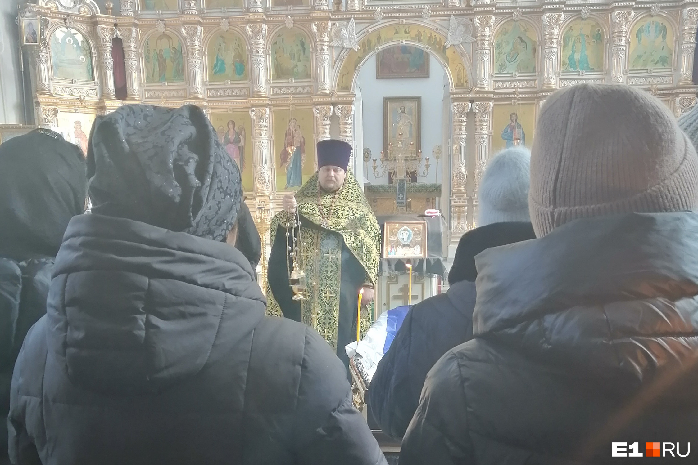 Отпевали погибшего в церкви рядом с ДК «Металлург» в Красноуральске Отпевали погибшего в церкви рядом с ДК «Металлург» в Красноуральске