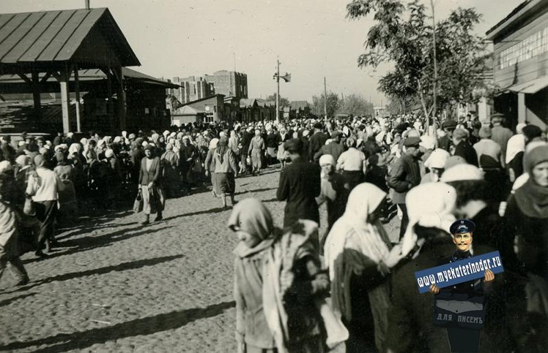 На Сенном рынке, сентябрь 1942 года