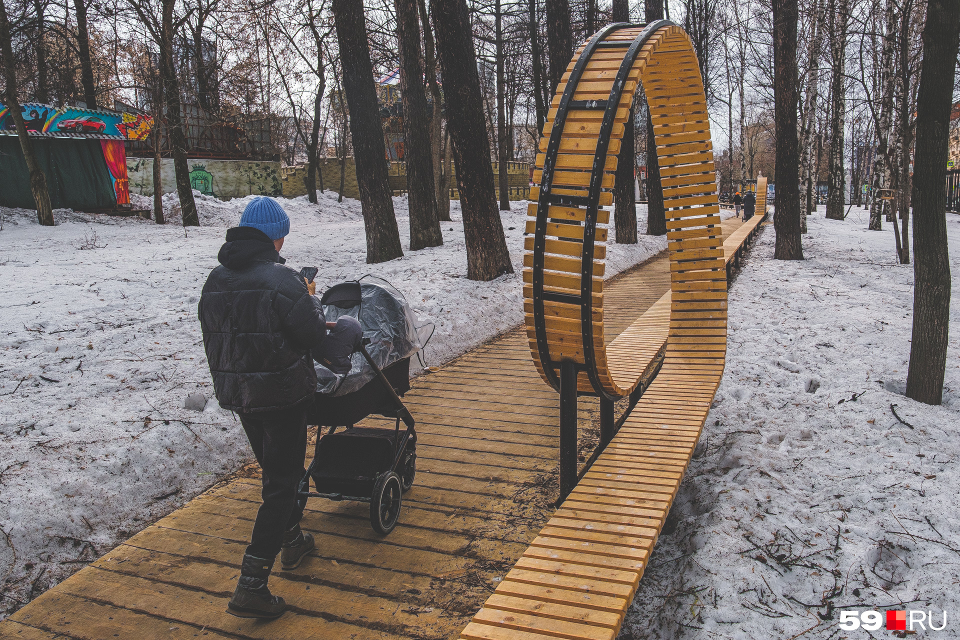 Парк Горького Пермь самая длинная скамейка