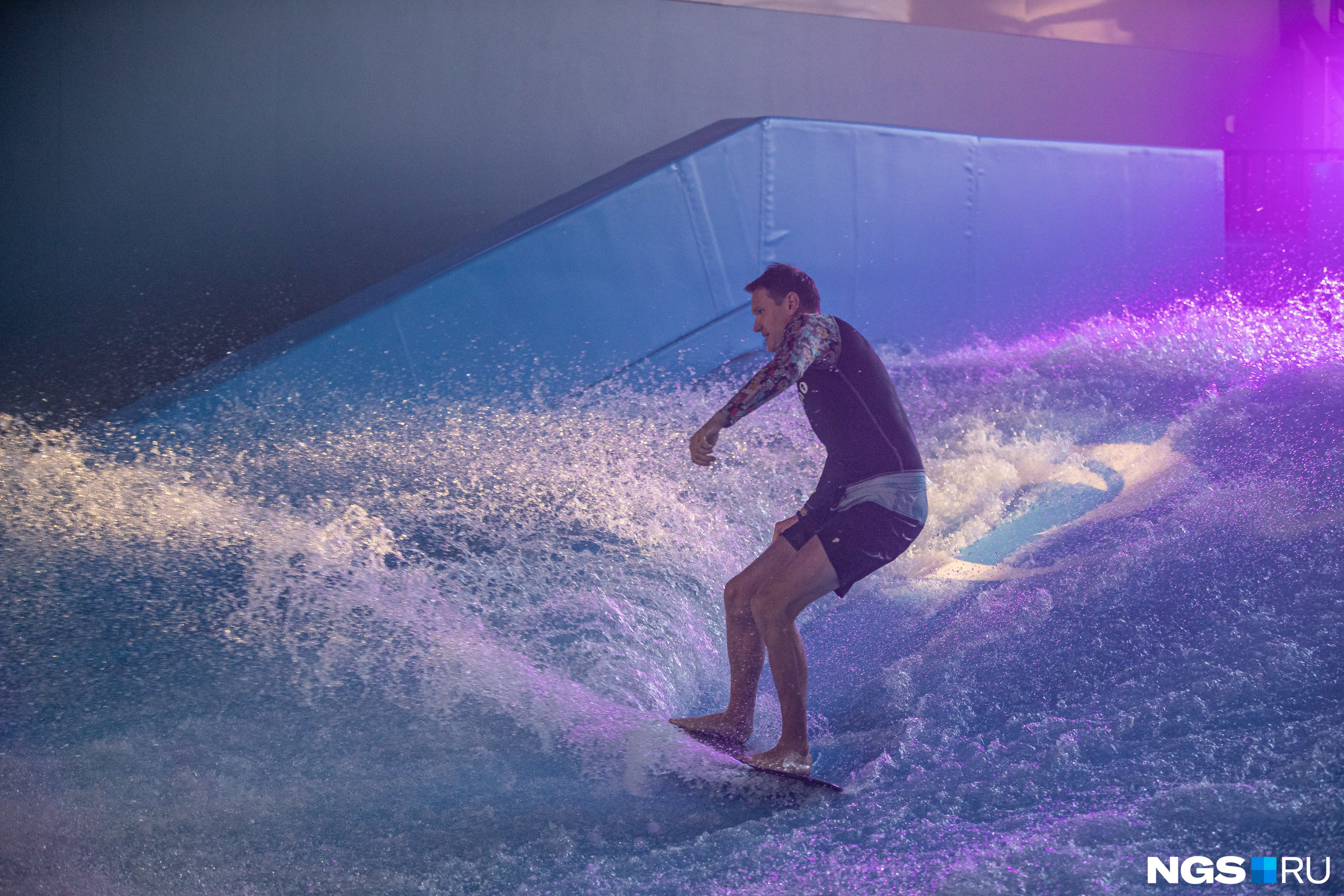 Искусственная волна — установка для серфинга, позволяющая испытать ощущения, аналогичные катанию на доске в открытом море