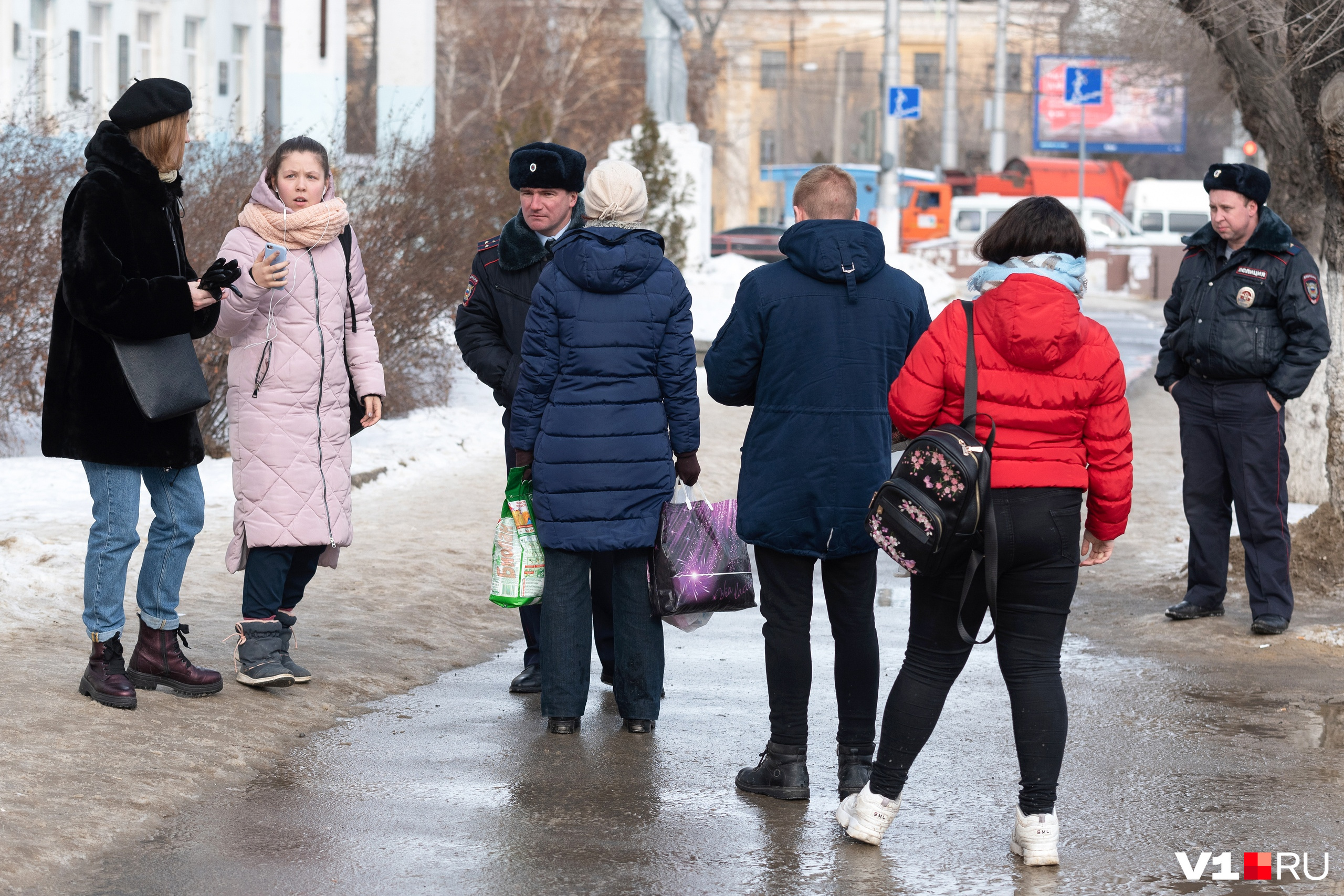 В Волгограде задержан подросток, «минировавший» школы, ТЦ и суды. Молодой  человек рассказал, что хотел таким образом подставить друга - 4 февраля  2022 - v1.ru