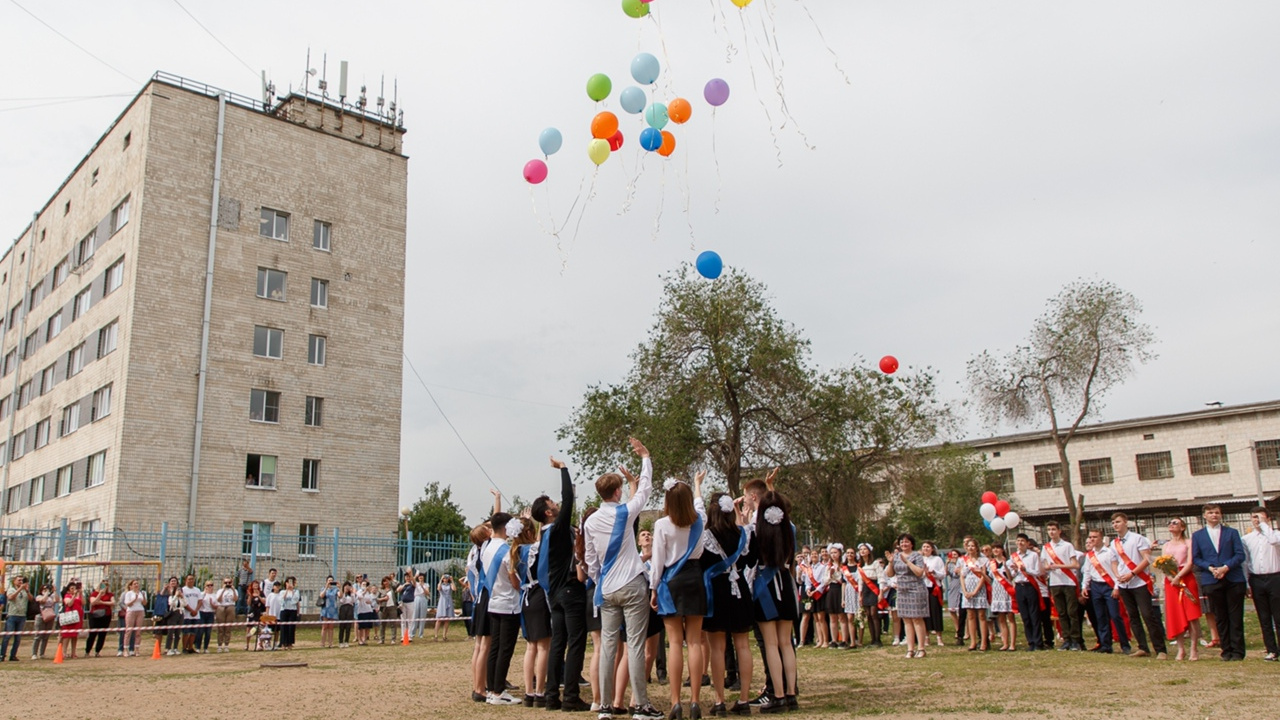 «Это преднамеренное убийство природы»: выпускников Волгограда просят отказаться от воздушных шаров