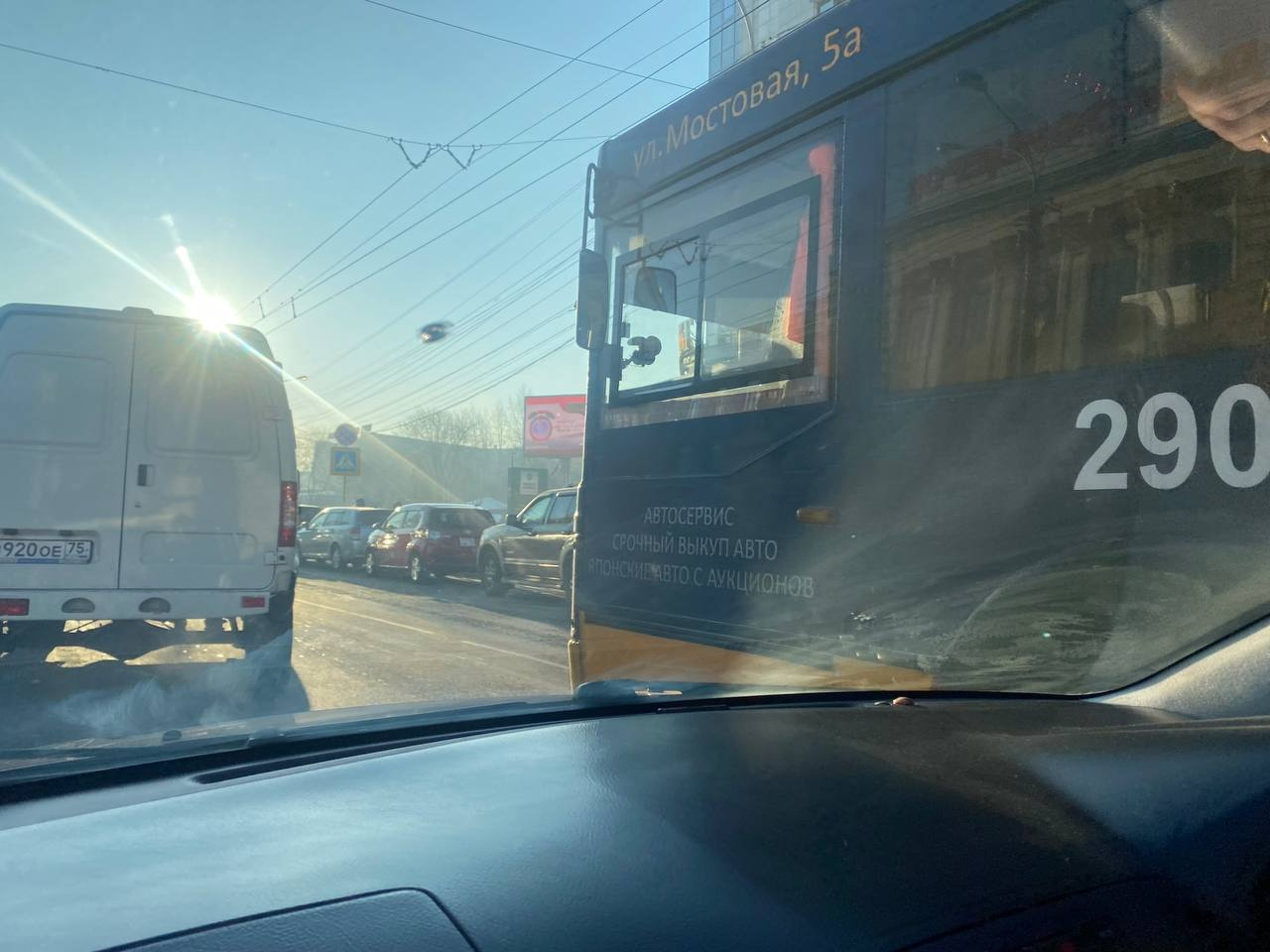 Тройное ДТП с участием троллейбуса затруднило движение в центре Читы