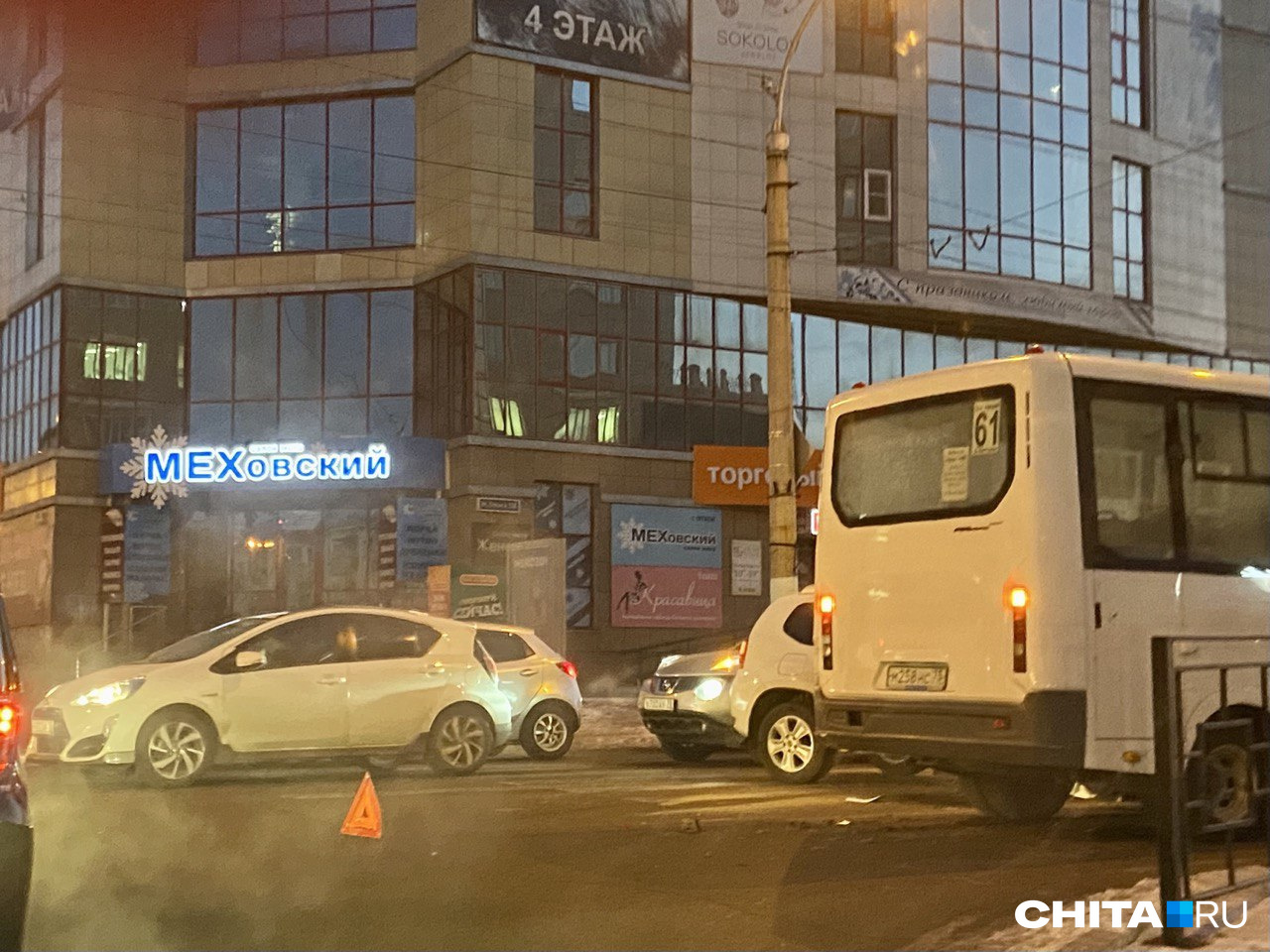 Автомобили с Журавлева не могут повернуть в сторону площади Ленина