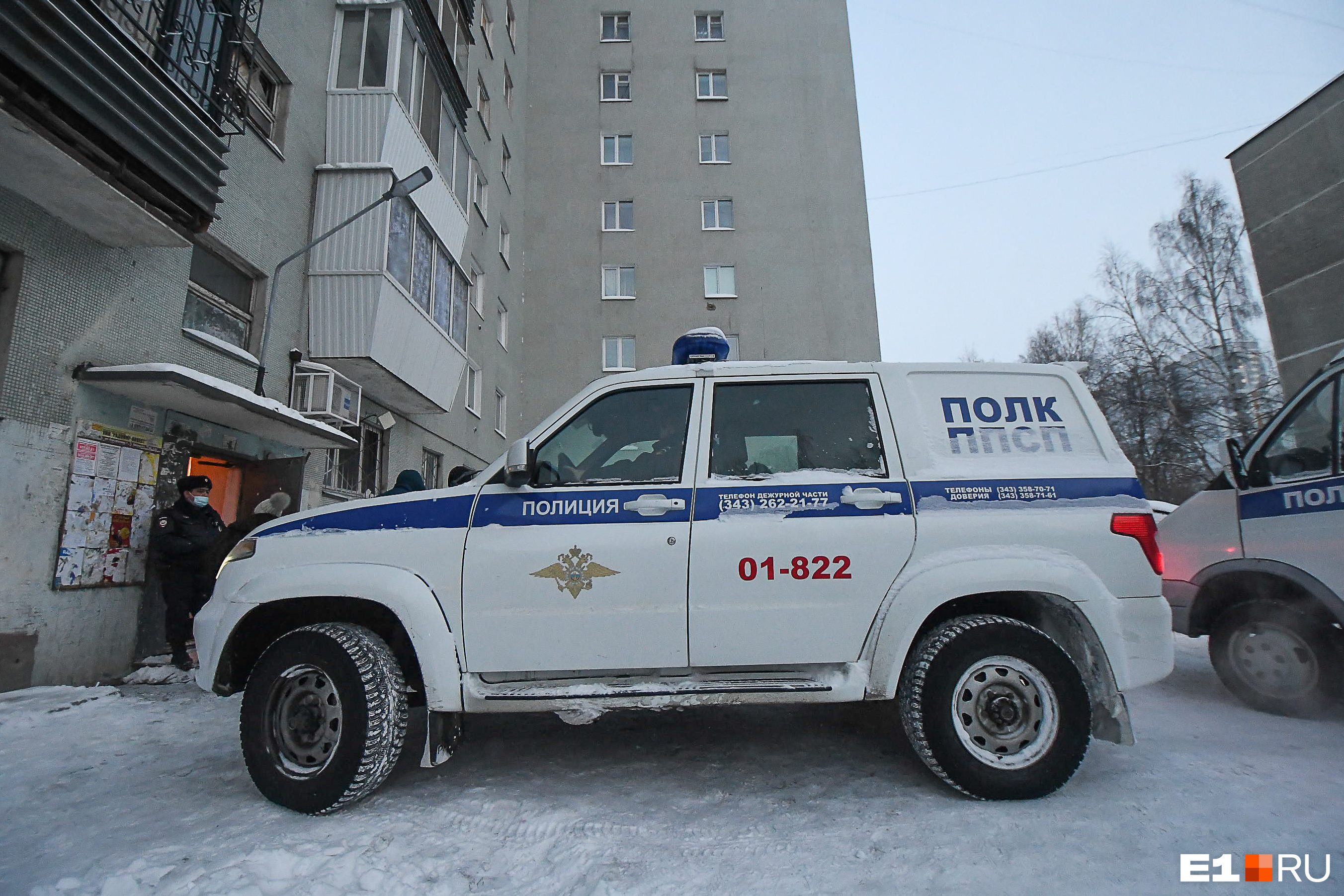 В Екатеринбурге 14-летняя школьница заманила бывшего в подъезд, где ему  проломили битой голову - 29 января 2024 - e1.ru