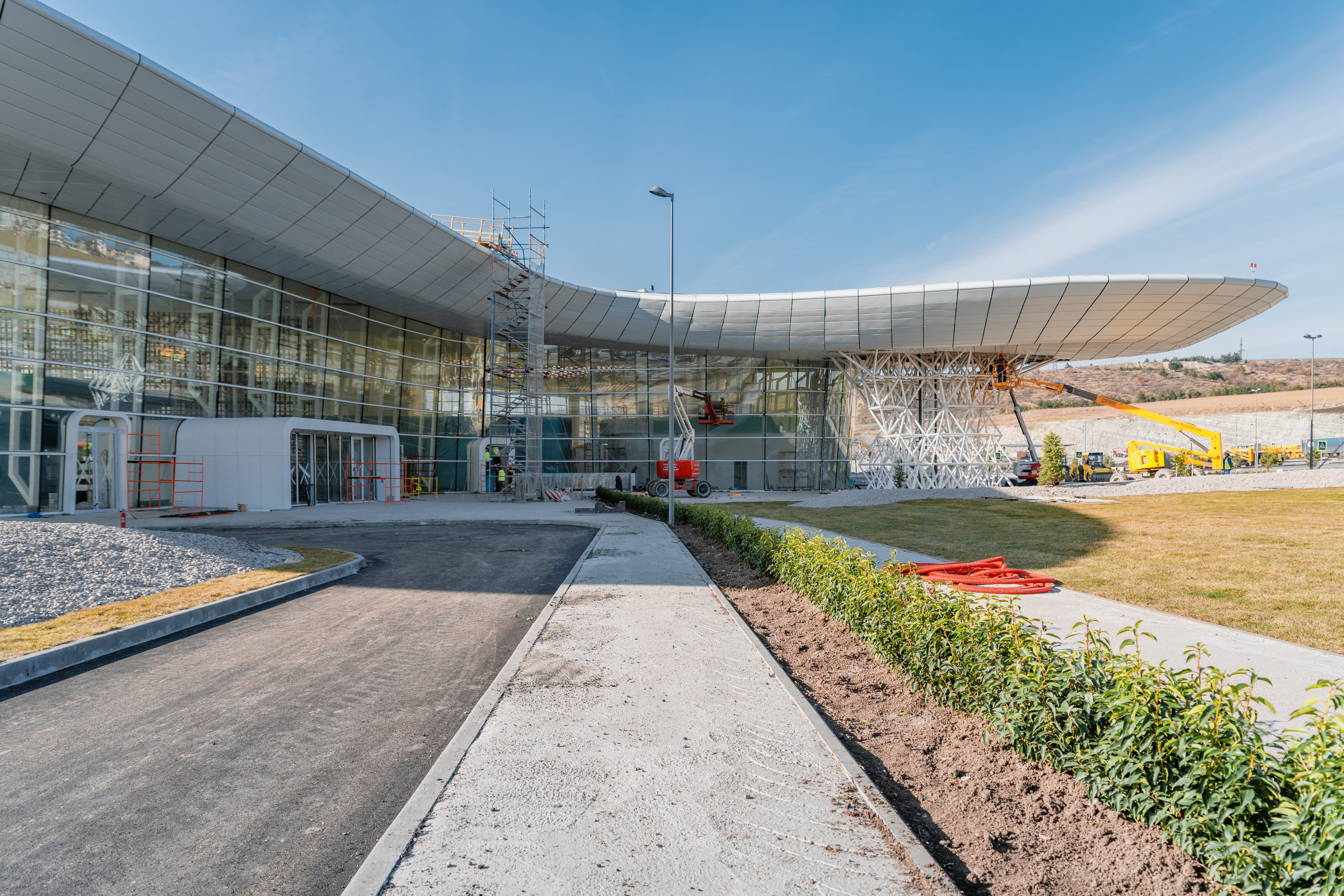 Новый парк в геленджике 2024. Аэропорт в Геленджике новый аэровокзал.