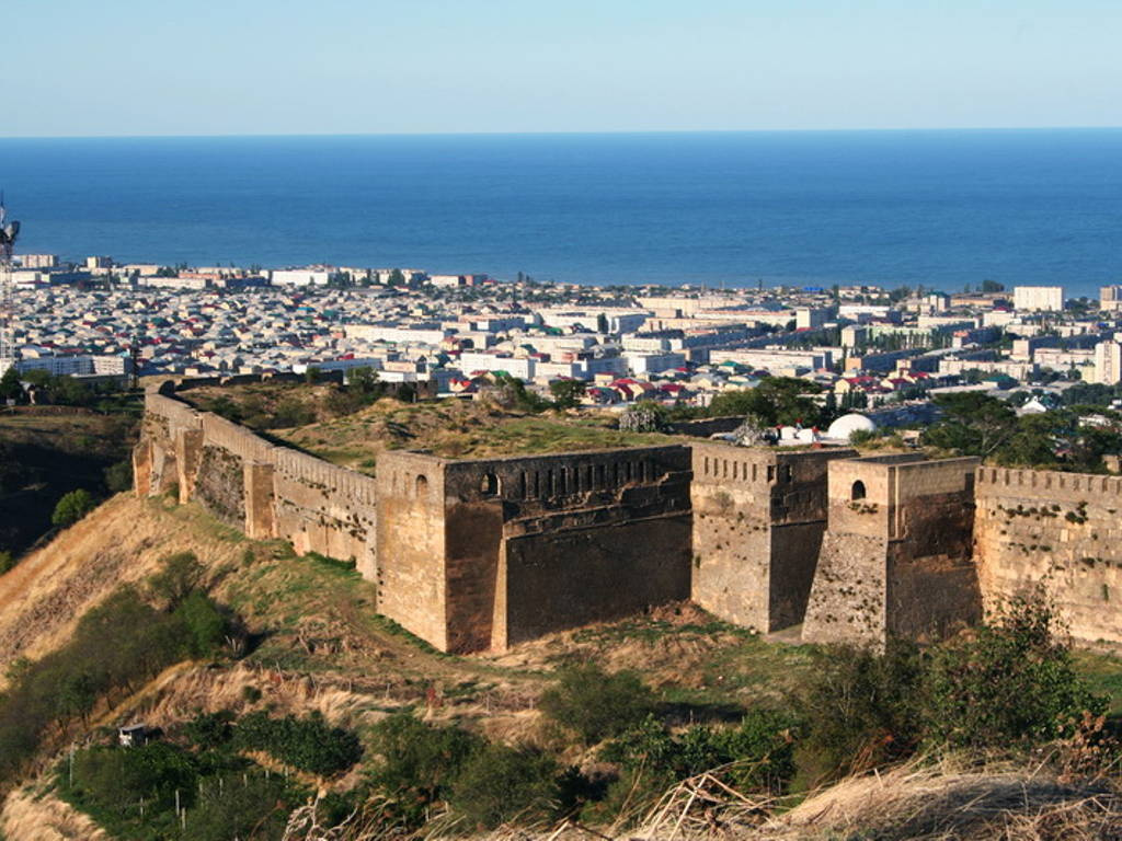 Эта крепость по возрасту сравнима с Великой Китайской стеной