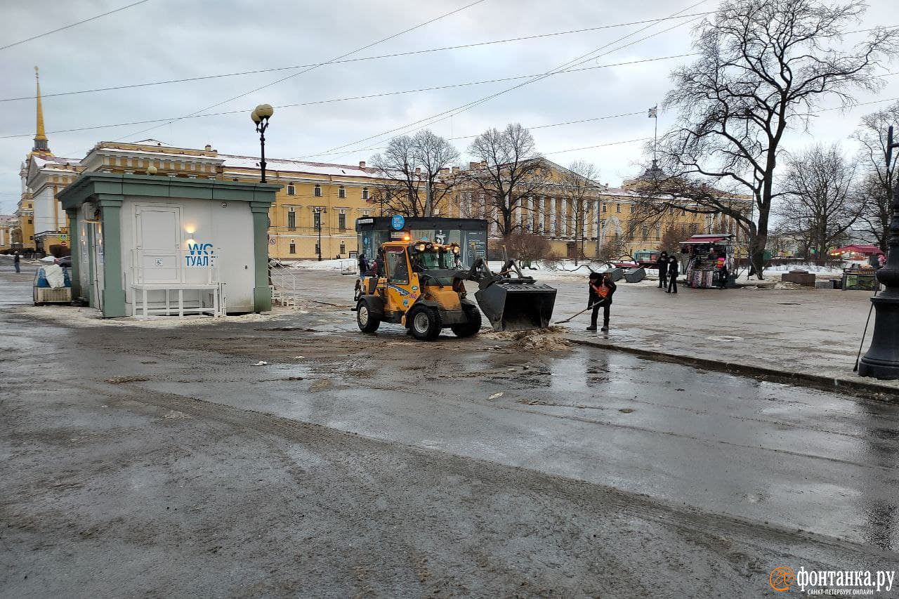 Эрмитаж и туалет — отдельно. Водоканал убрал бесплатную уборную на  Дворцовой площади по требованию Минкульта - 15 января 2022 - ФОНТАНКА.ру