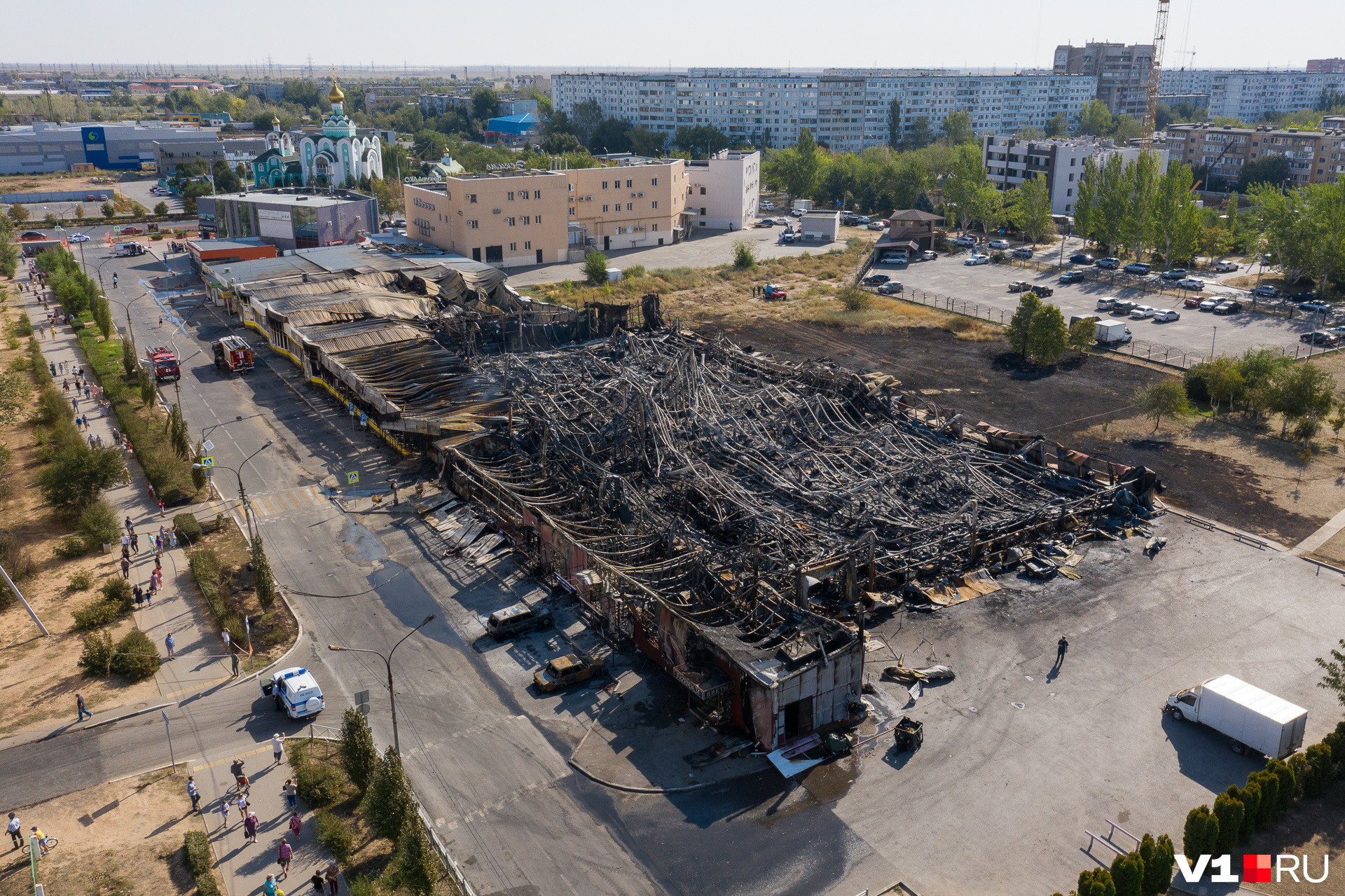 Спасти рынок не удалось — только потушить развалины Спасти рынок не удалось — только потушить развалины