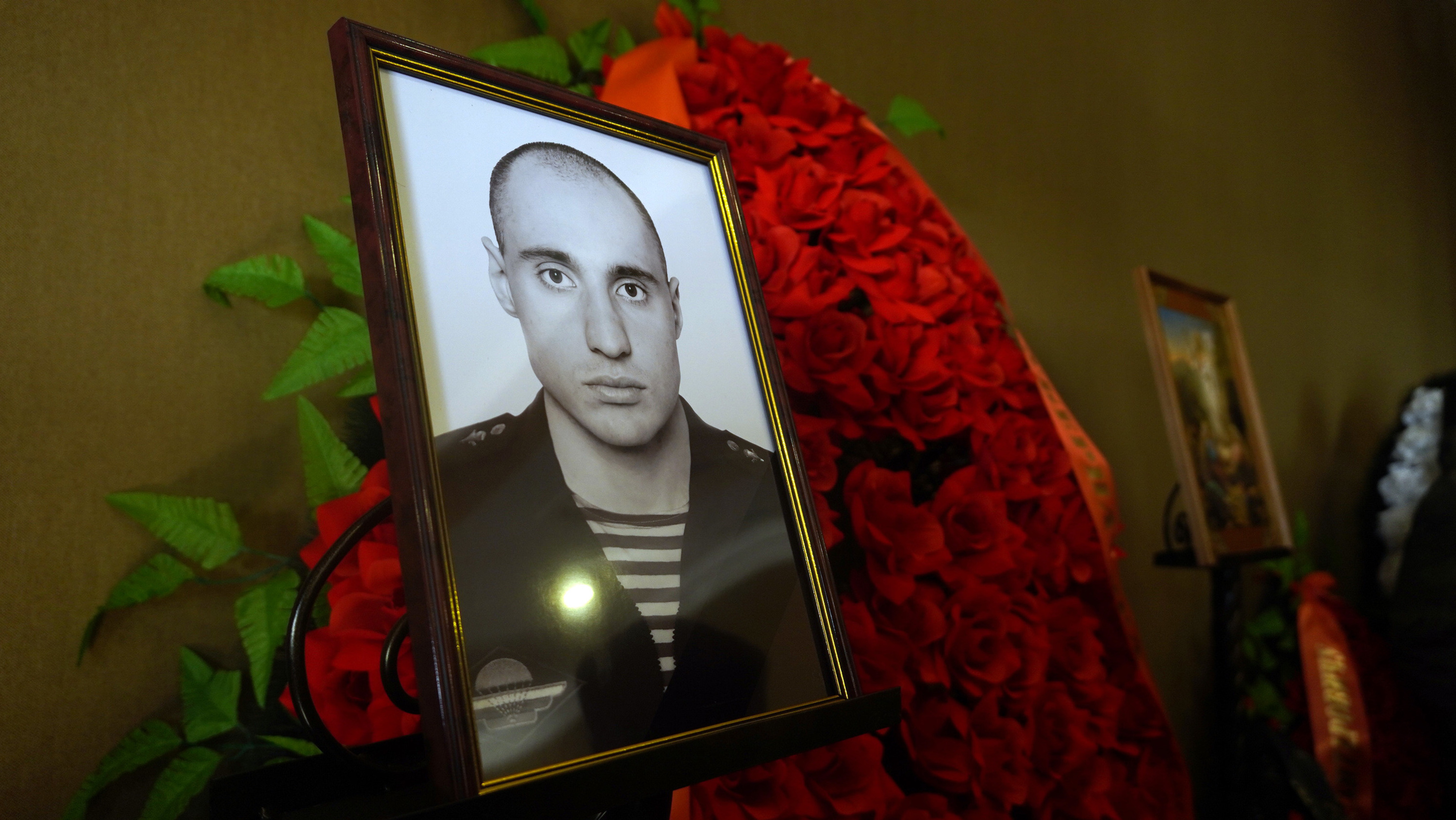 Мужчина из самары закатил глаза и умер. Портреты погибших на Украине.