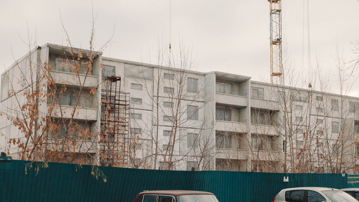 В Тюмени выставили на продажу недостроенную многоэтажку. Просят всего 73 млн рублей