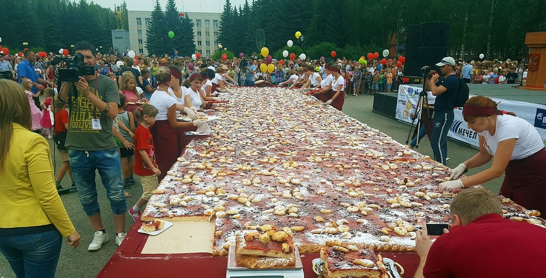 Площадь самого большого пирога