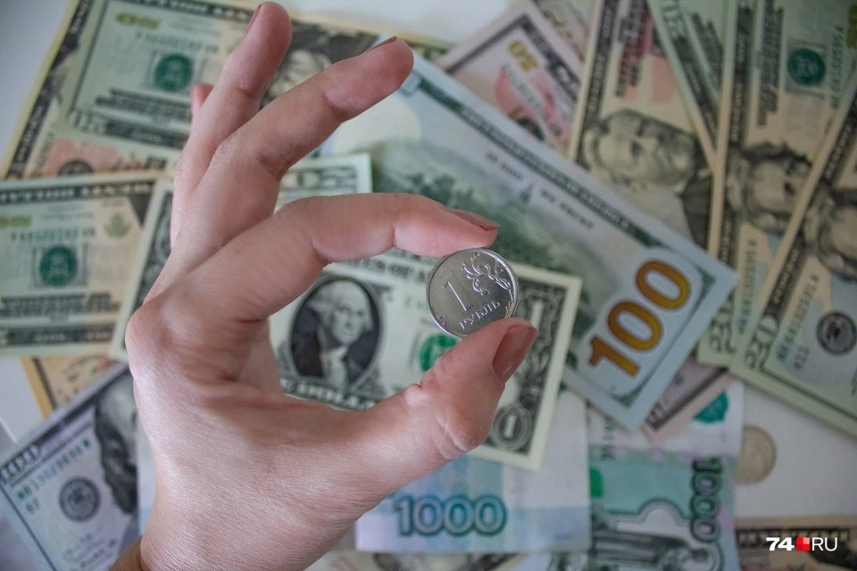 За последние месяцы курс рубля по отношению к международным валютам претерпел значительные изменения