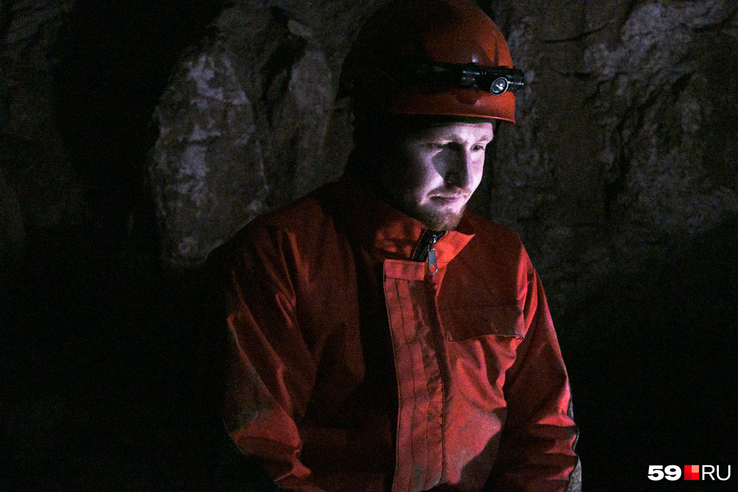 Алексей Красиков, спелеолог и наш проводник по дикой части Кунгурской пещеры