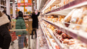 Россияне жалуются на рост цен на продукты. Когда он остановится и что подорожало больше всего