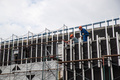 Кемеровостат сообщил, что строители в Кузбассе получают больше 58 тысяч. Это больше средней зарплаты по региону