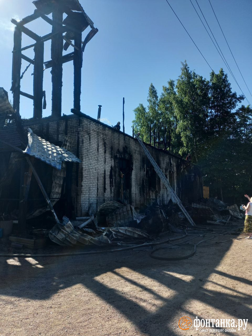 Пожар в храме святителя Василия Великого в Осиновой Роще, фото 26 июня 2022  г. - 26 июня 2022 - ФОНТАНКА.ру