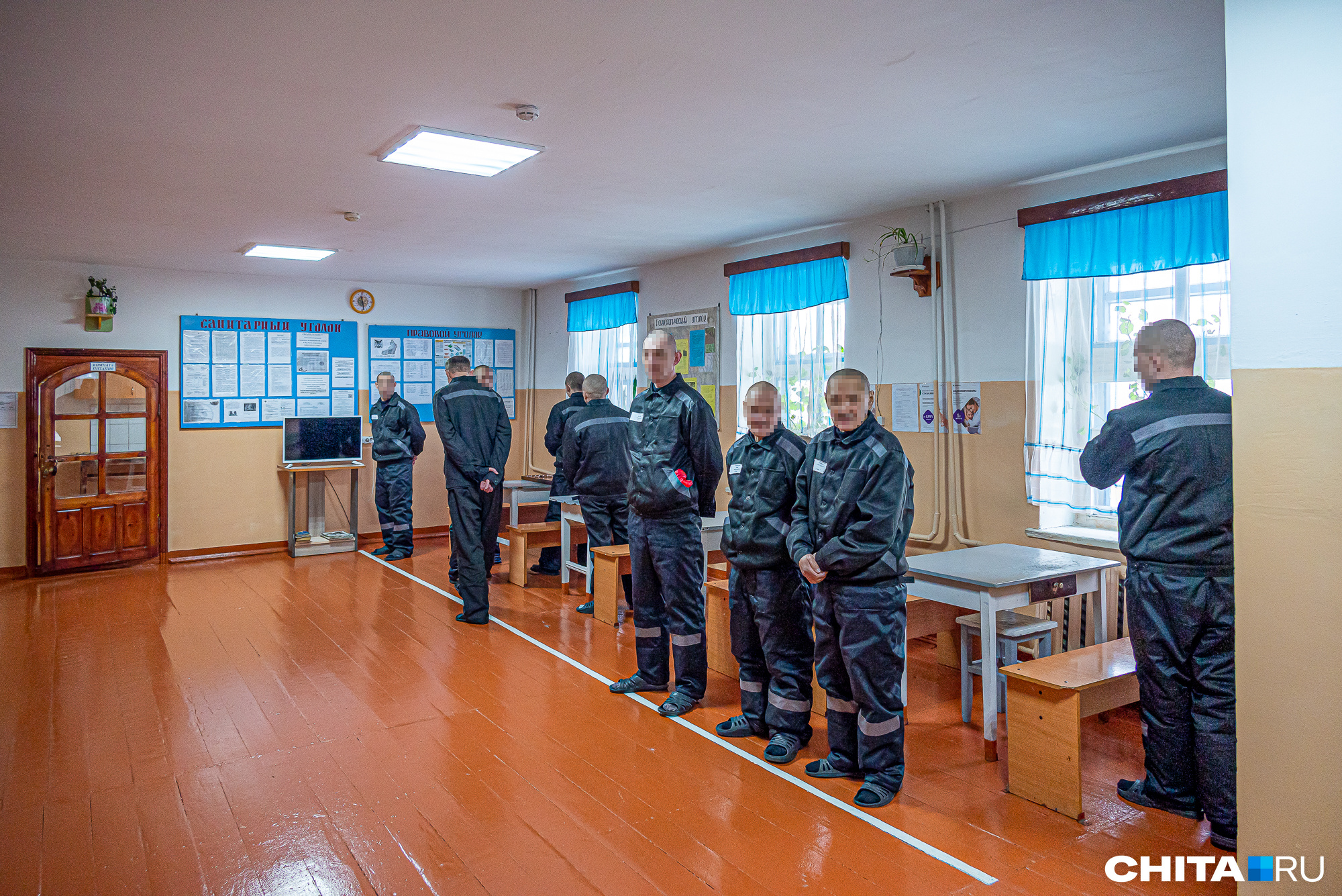 Жизнь в колониях напоминает пионерлагерь, только строгого режима