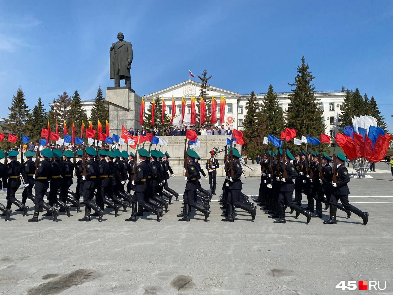 Женский полк парад победы