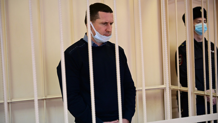 В Челябинске депутата отдали под суд по делу о взятке и незаконном хранении боеприпасов