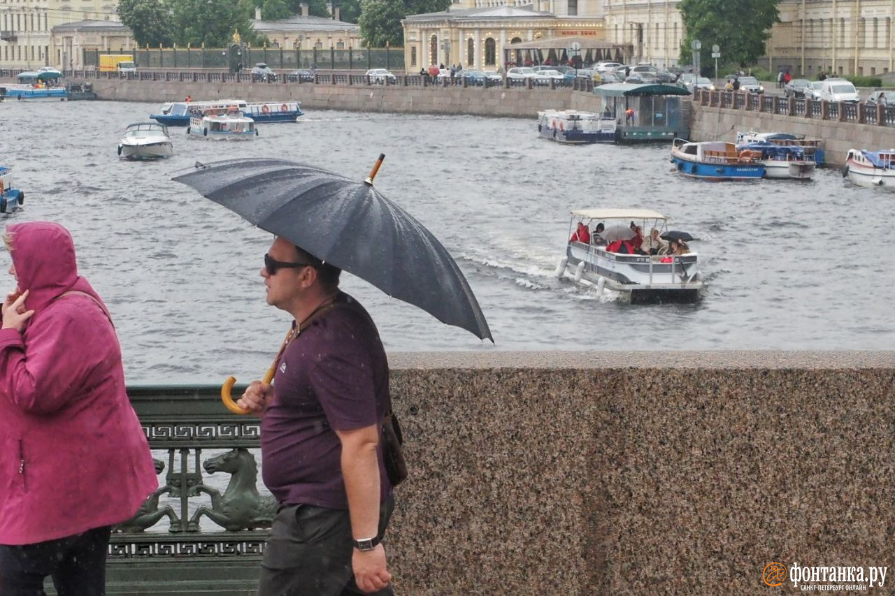 Погода в петербурге вчера. Дождливый день в Питере. Гроза в Петербурге. Петербуржец дождь. Питер сейчас.