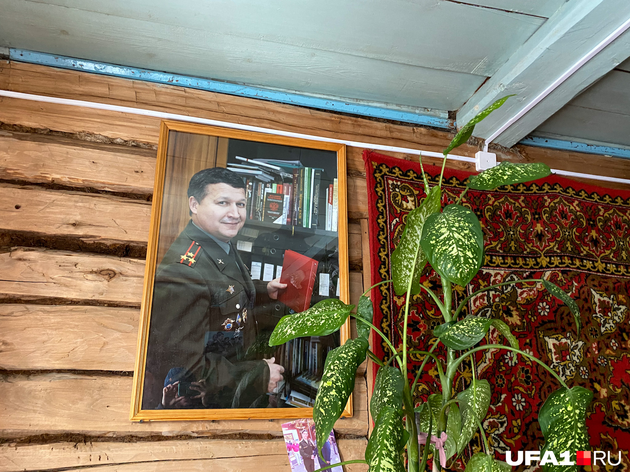 Портрет Иршата Фахритдинова висит в доме у брата