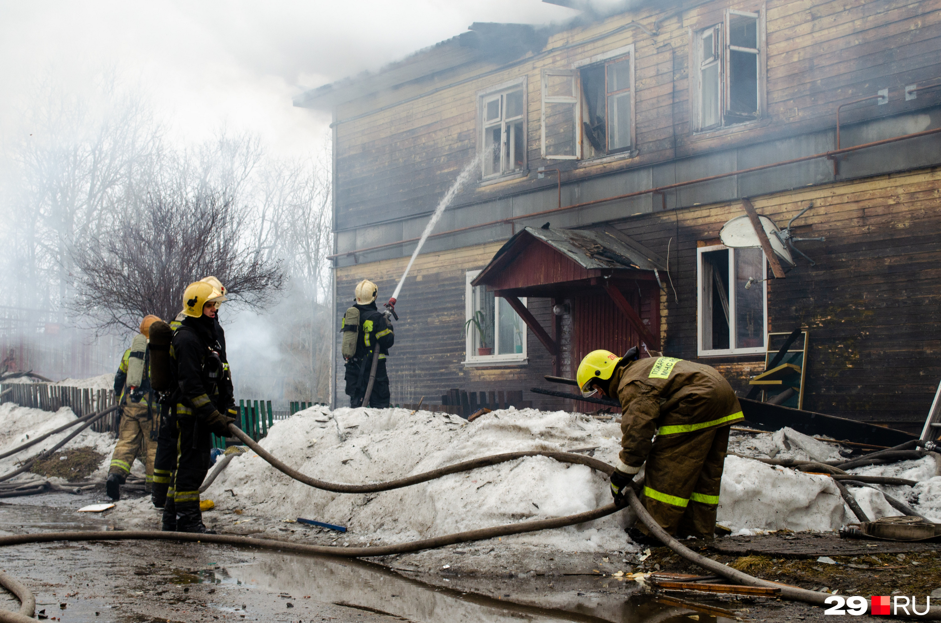 Пожар в архангельской слободе ульяновск. Пожар. Пожар на Баумана. Пожар фото. Пожар на Баумана сейчас.