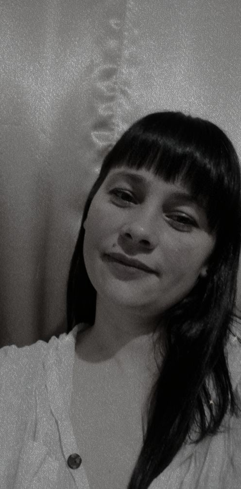 Никто не знает, на какой машине уехала женщина. Непонятно, было ли это такси или ее подвозил кто-то из знакомых Никто не знает, на какой машине уехала женщина. Непонятно, было ли это такси или ее подвозил кто-то из знакомых