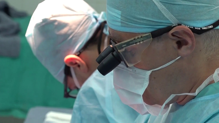 В Кемерове врачи провели горожанке экстренную и сложную операцию на открытом бьющемся сердце