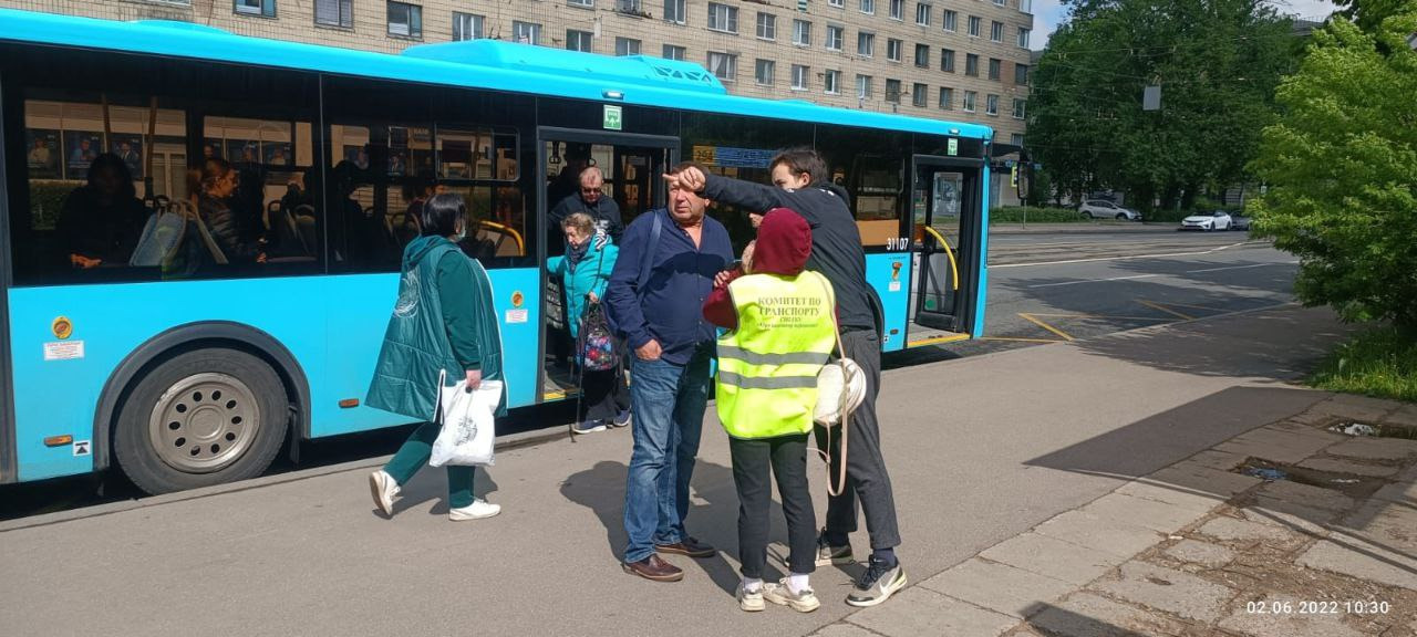 «Волонтер по своей природе — инициатор». Кто знакомил петербуржцев с новыми автобусами