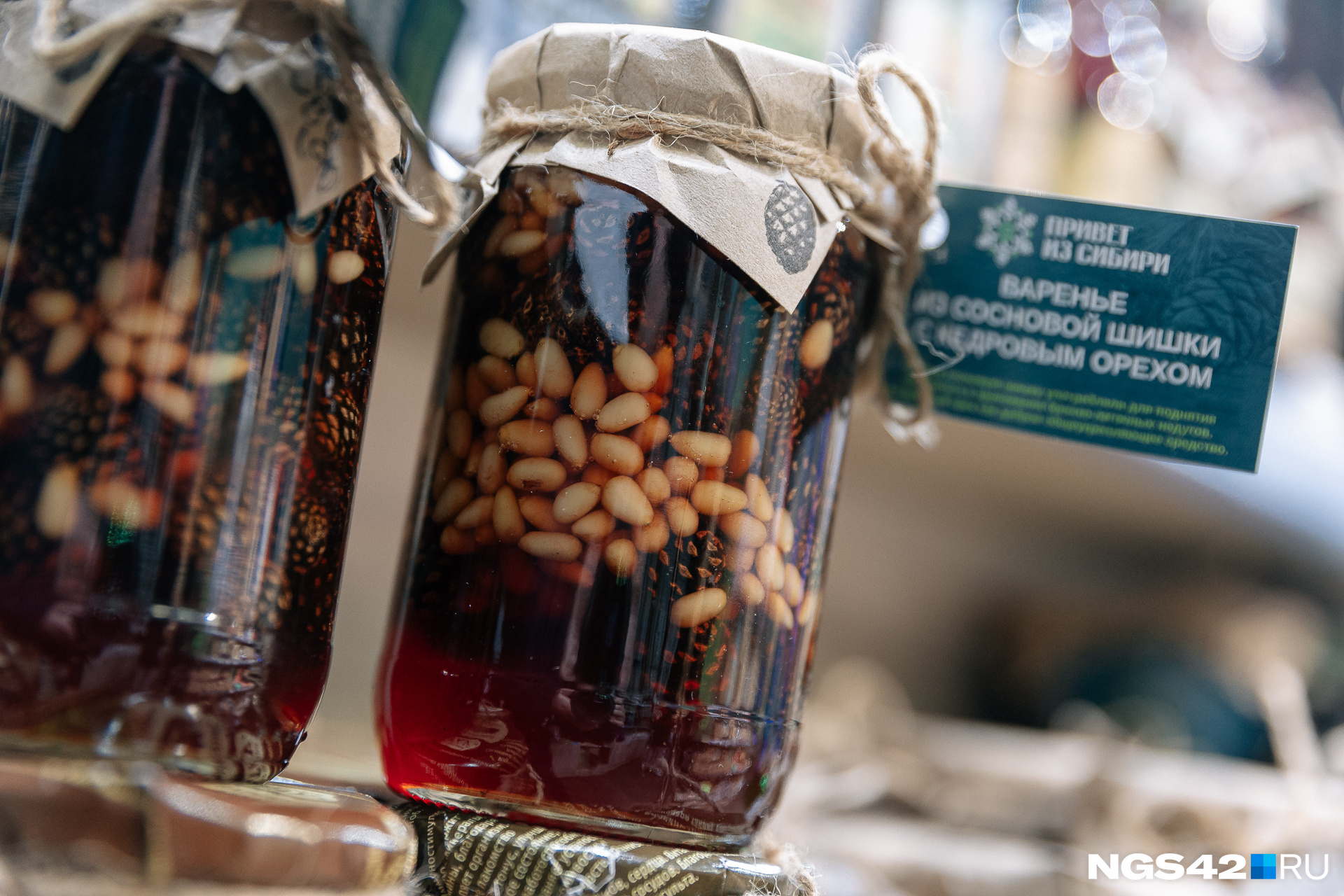 Из Кемерова можно привезти кедровые орехи как в чистом виде, так и в составе сладостей